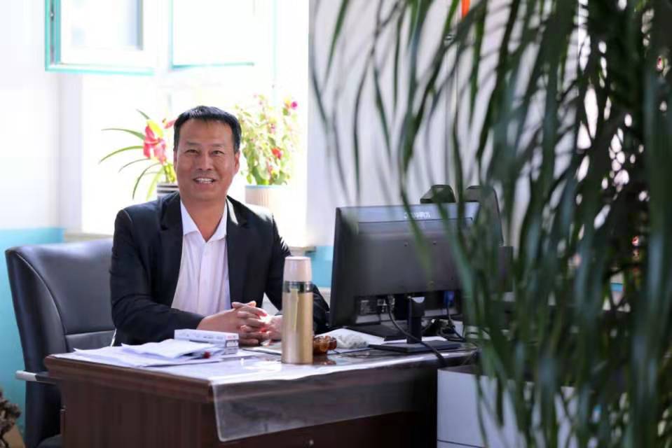 杨木实验学校校长李永福