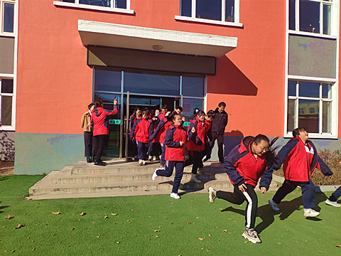 安林中学:食堂就餐防震逃生演练 - 吉林省安图县安林中学 - 图们市