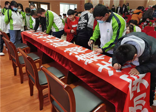 汪清三中宪法进校园做守法新少年