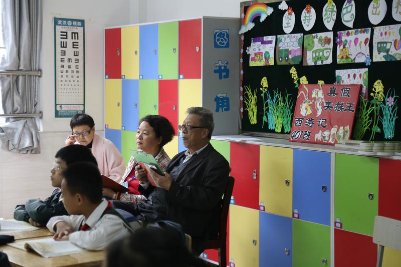 1571229910_3537_19800.jpg 专家听课.jpg