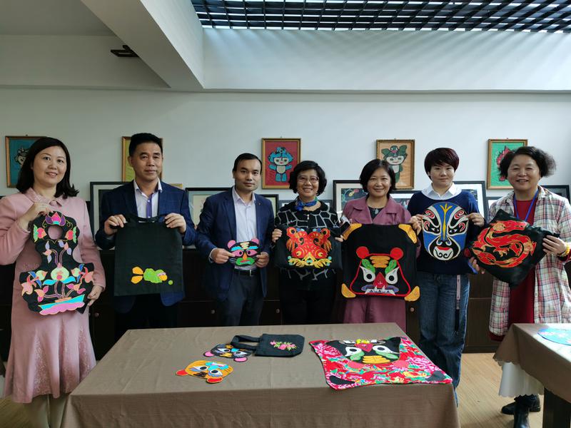 1571230119_6444_93829.jpg 参观阳新布贴.jpg