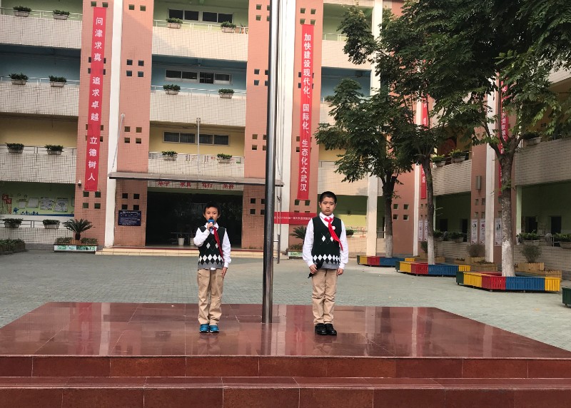 1572839660_1795_13543.jpg 升旗手.jpg